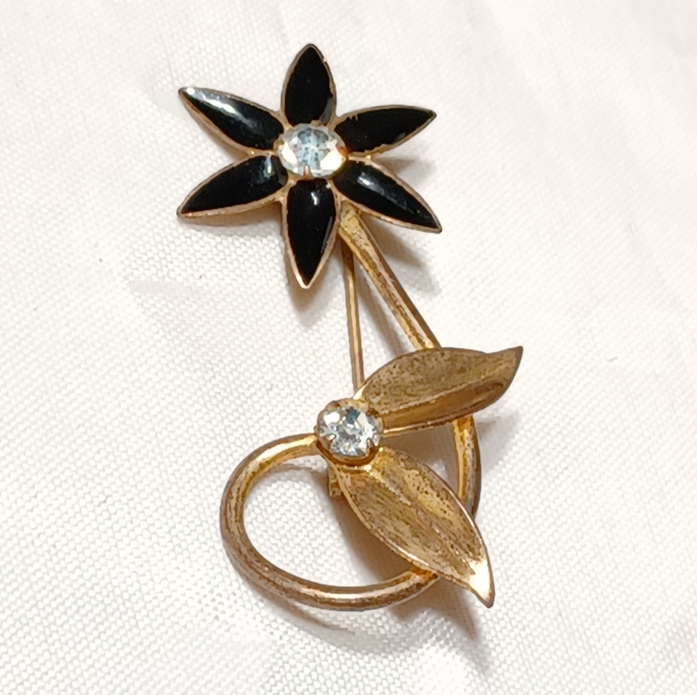 Vintage Filigree Gold Tone Flower Brooch